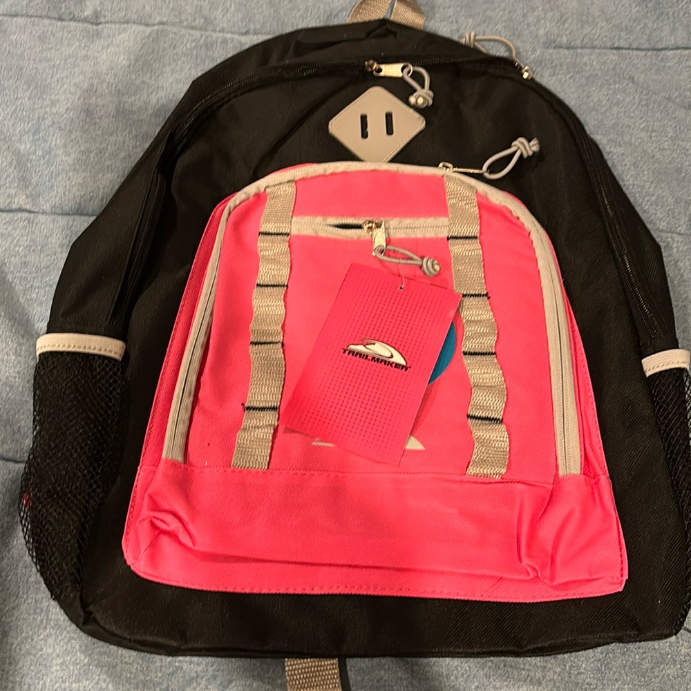 NWT Trailmaker backpack 2 side water bottle holders front pocket black & pink